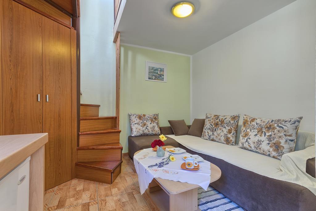 Apartments Ljiljana Pula Bagian luar foto