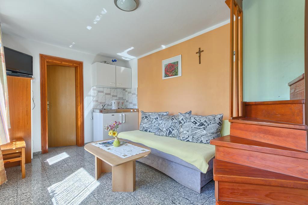 Apartments Ljiljana Pula Bagian luar foto