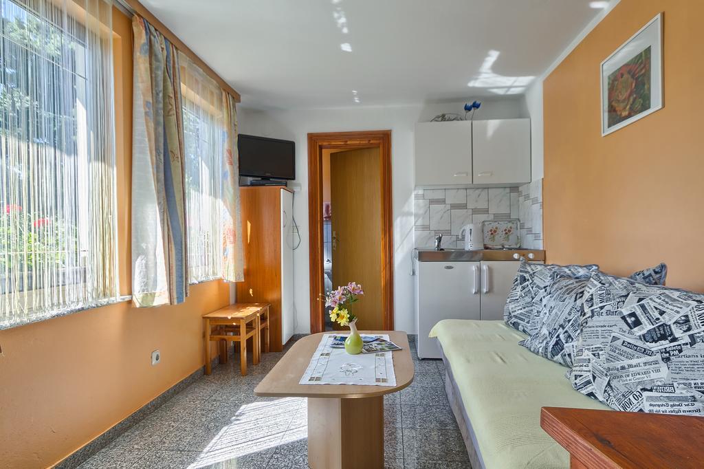 Apartments Ljiljana Pula Bagian luar foto