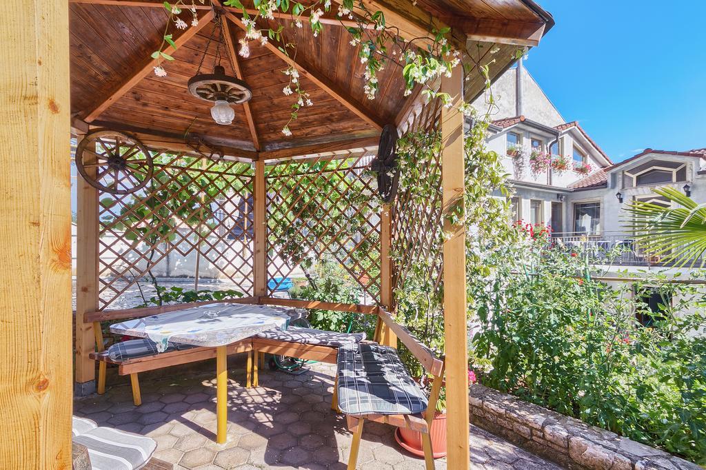 Apartments Ljiljana Pula Bagian luar foto
